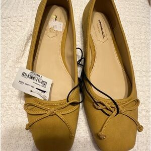 Liz Claiborne size 7 ladies slip on . NWT